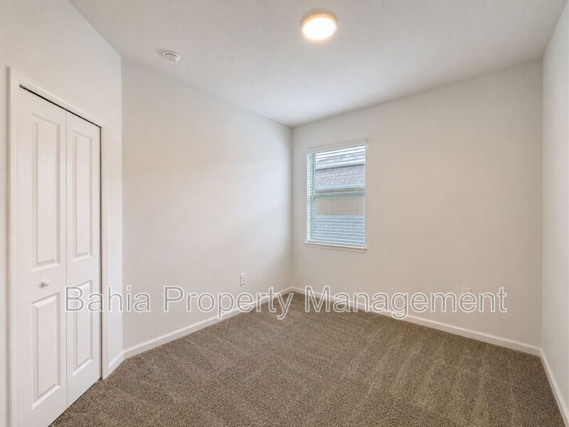 Amazing 4BR/2BA EcoSmartHome in Astonia | Solar | Quartz Kitchen | Fenced | 2-Car Garage property image