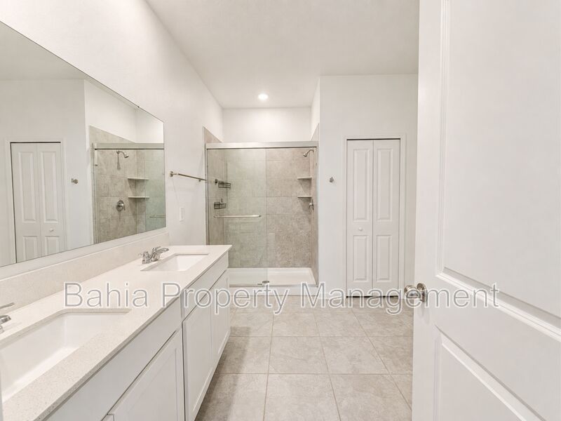Amazing 4BR/2BA EcoSmartHome in Astonia | Solar | Quartz Kitchen | Fenced | 2-Car Garage property image
