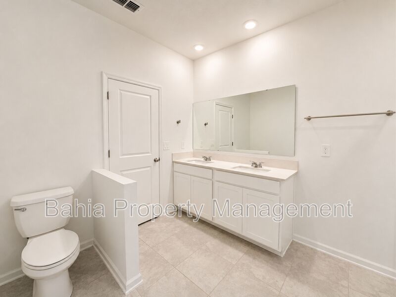 Amazing 4BR/2BA EcoSmartHome in Astonia | Solar | Quartz Kitchen | Fenced | 2-Car Garage property image